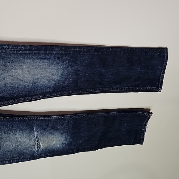 Guess dark wash 28x32 distressed style skinny jeans - Picture 3 of 7